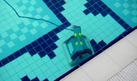 Robot per pulizia automatica fondale piscina
